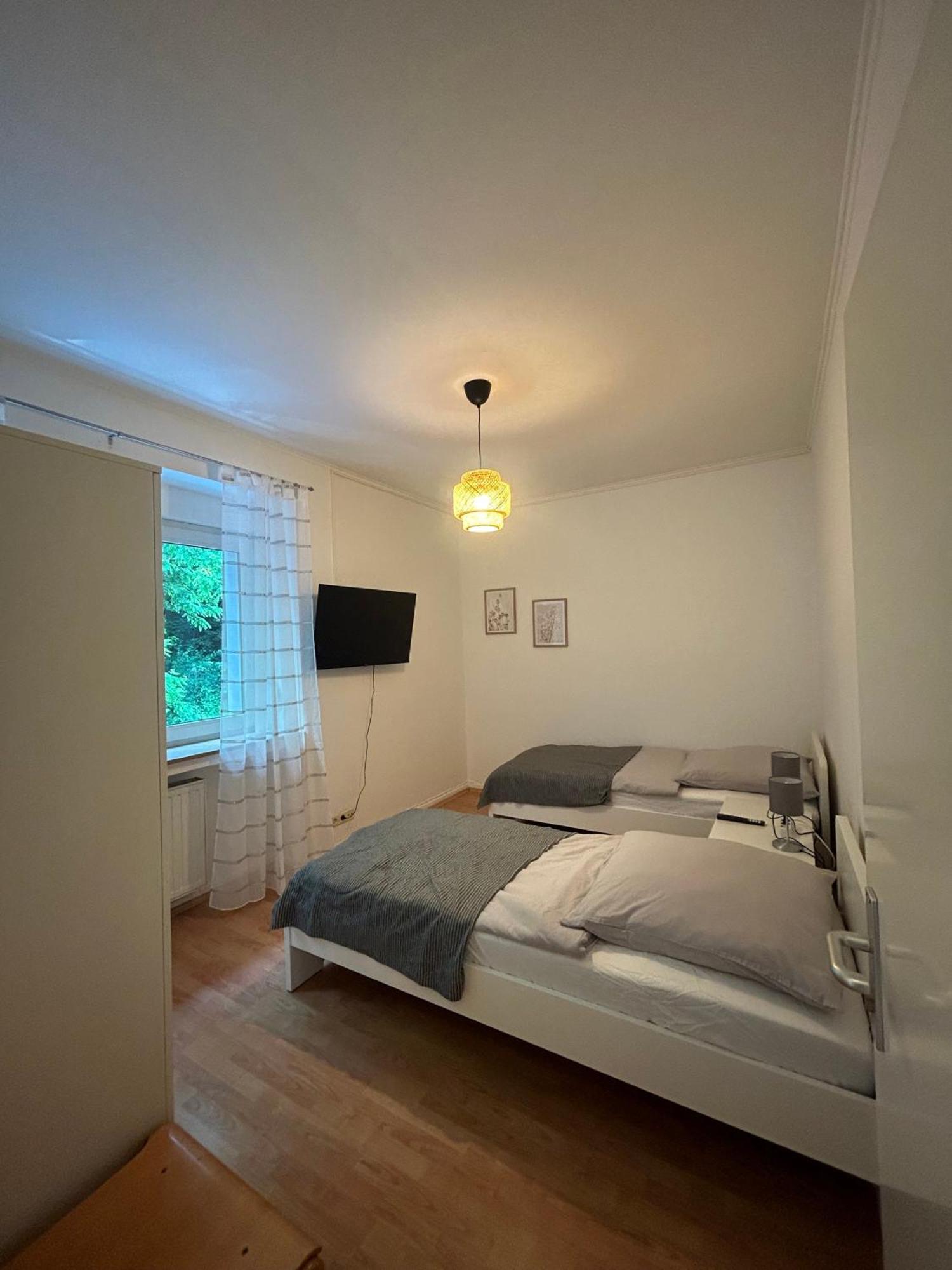 Gemuetliche Ferienwohnung - Voll Ausgestattet, Zentral Aber Ruhig ! Wuppertal Bagian luar foto